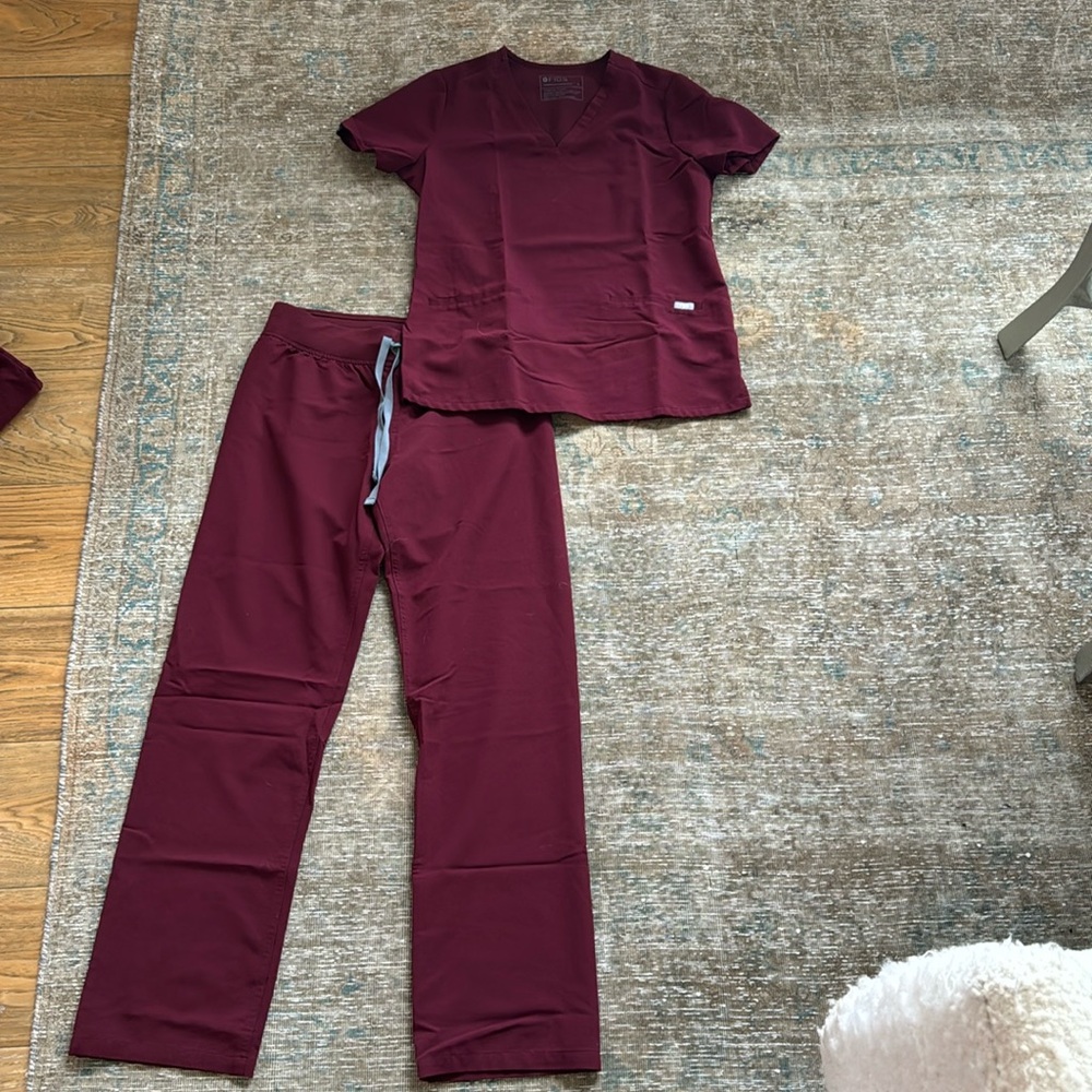 Figs set- wide leg + top with two pockets